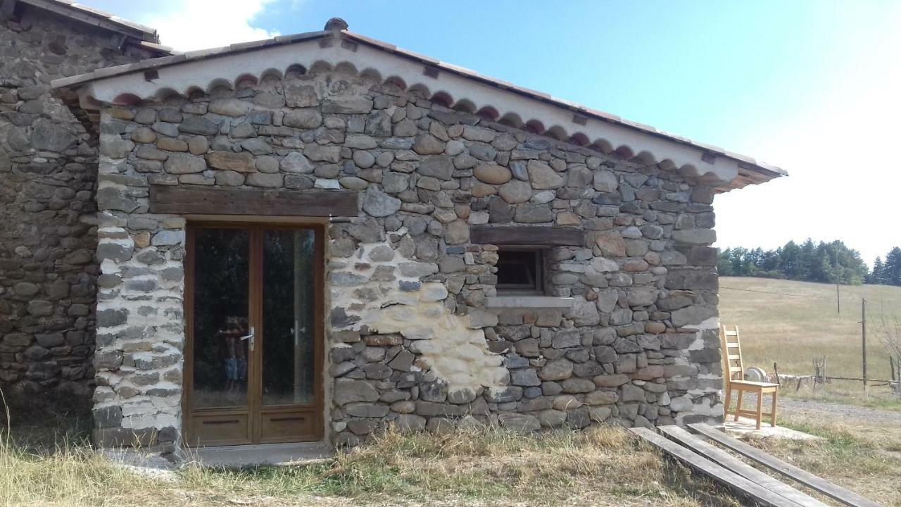 Nid De Poussins Apartment Vaumeilh Exterior foto